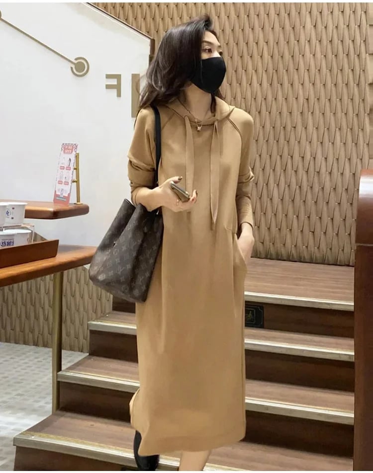 Adriana Del Pozo™️ Casualowa sukienka z kapturem